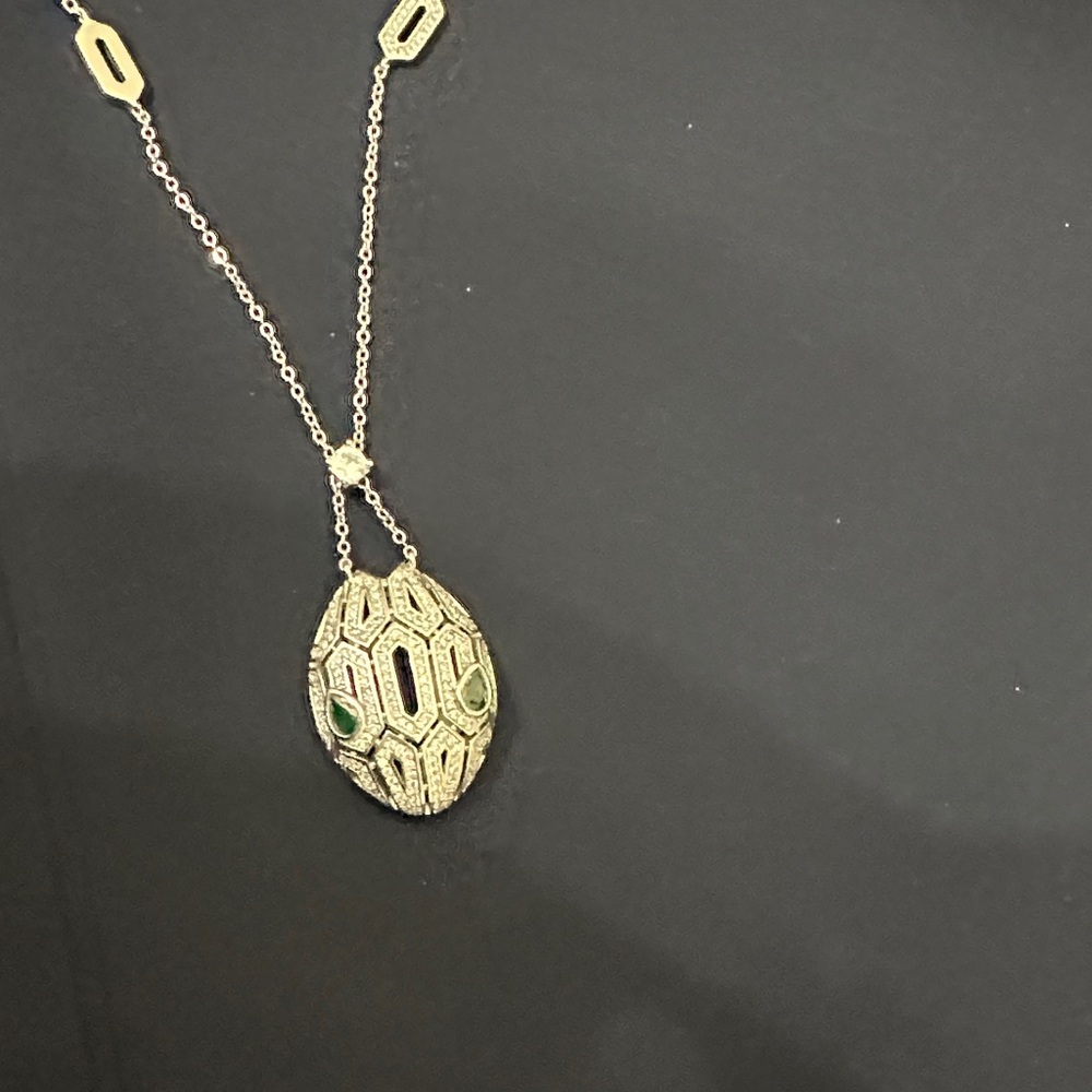Elegant sliver co and Green Pendant Necklace